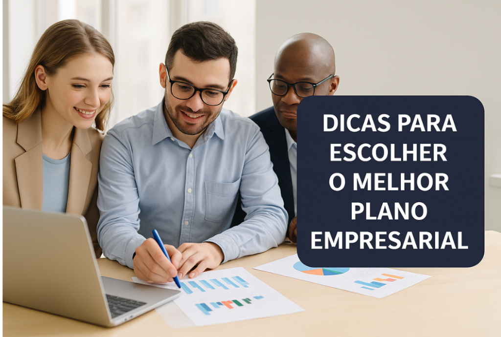 Colaboradores reunidos analisando a escolha do plano empresarial ideal