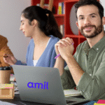Equipe de pequena empresa com Plano de Saúde Amil PME, garantindo cobertura médica eficiente para colaboradores.