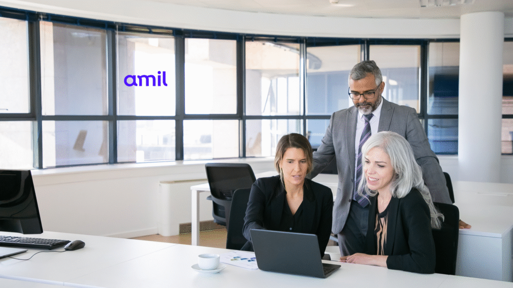 Amil empresarial São Paulo plano corporativo equipe reunida