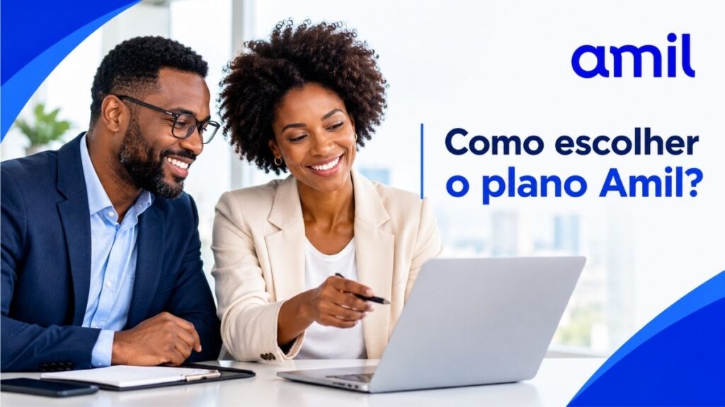 Empresários analisando opções de planos de saúde Amil